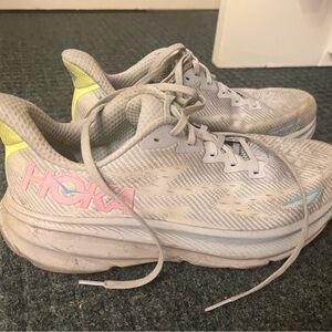 Used Hoka Clifton 9 Running Shoes Size 10.5

Color: GULL / SEA ICE - Size 10.5